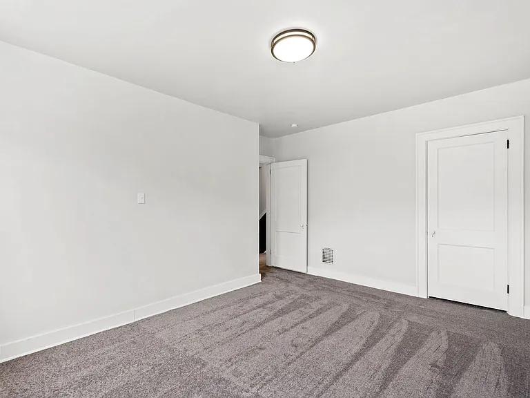 813 E 10th Ave — Photo 11