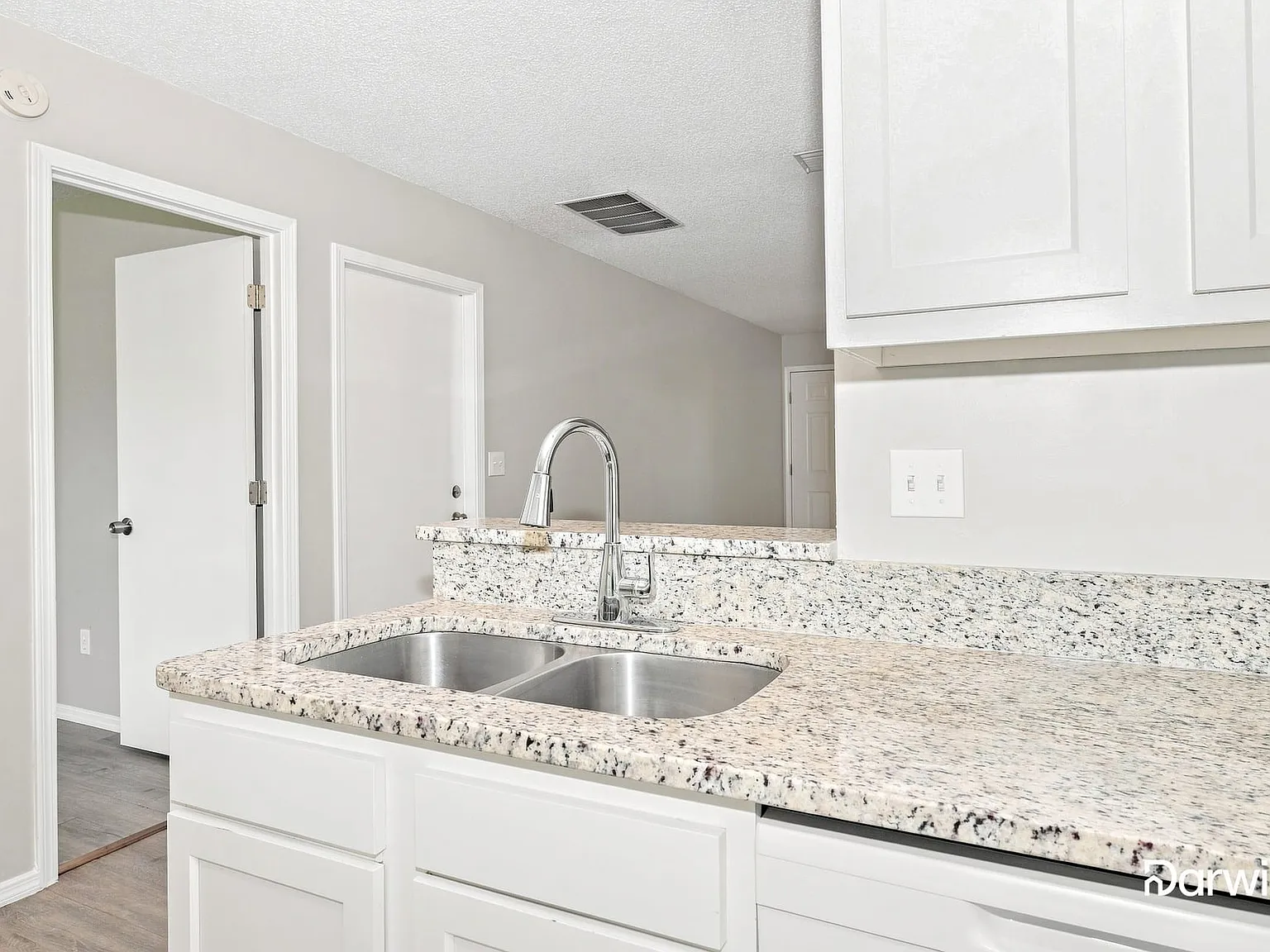 3 bed, 2.0 bath, 1224 sqft, $2,400 — Photo 2