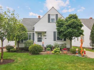 1015 Parkleigh Dr, Parma, OH