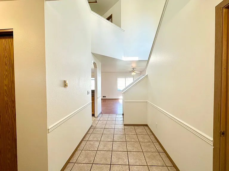 2103 N Yellowstone St — Photo 12
