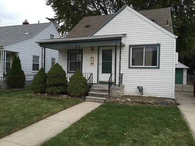 23162 Normandy Ave photo 1