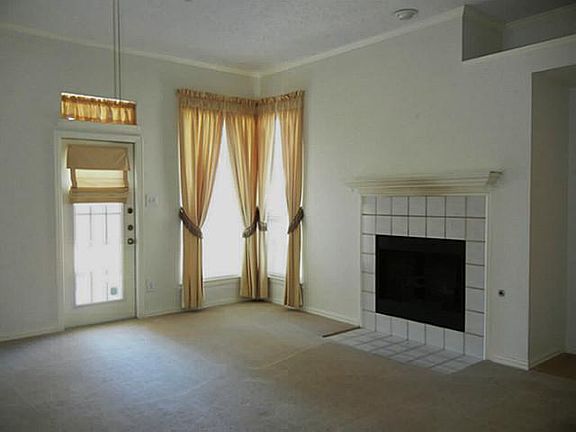 3rd image of 3301 Pecan Meadow Dr