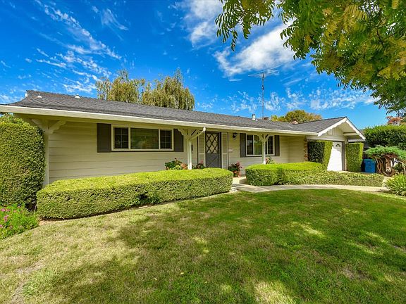 3rd image of 10277 E Estates Dr