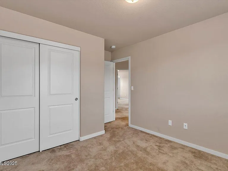 916 Garden Ct — Photo 44