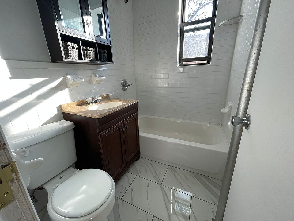 2nd image of 41 Kelly Pkwy #23E