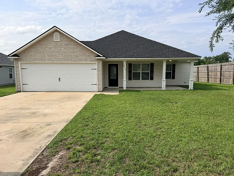 4916 Patton Dr — Photo 1