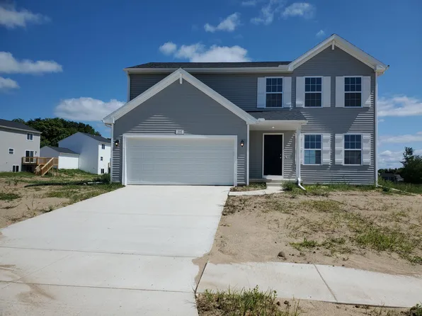205 Vansen Dr, Kent City, MI 49330