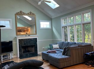 110 Hidden View Dr, Westmont, IL