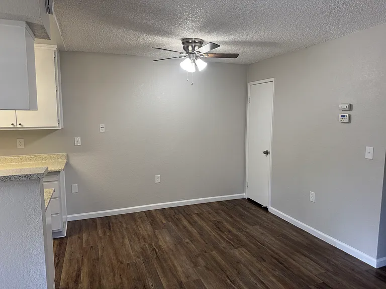 5920 Van Alstine Ave — Photo 6
