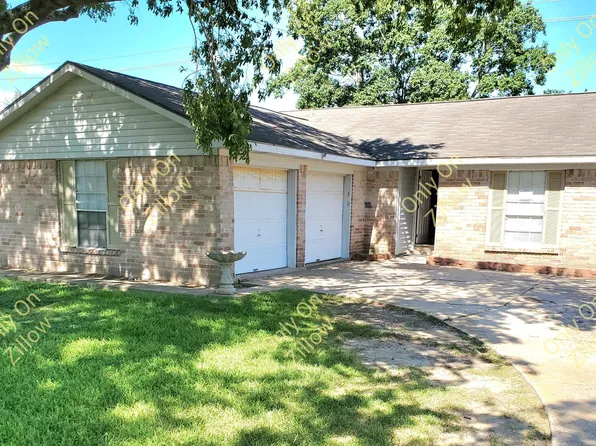 310 Baycrest Dr, League City, TX 77573