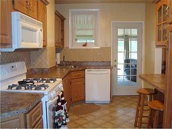 3rd image of 205 W Woodford Ave