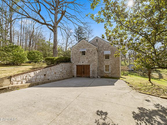 2nd image of 5102 E Sunset Rd