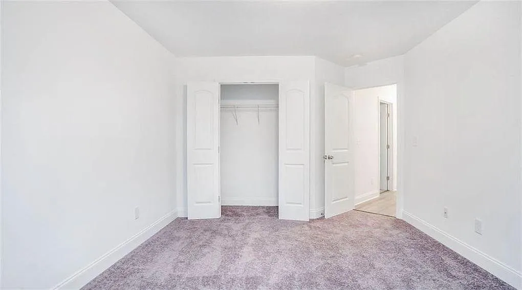 722 Rose Palm Ln — Photo 3