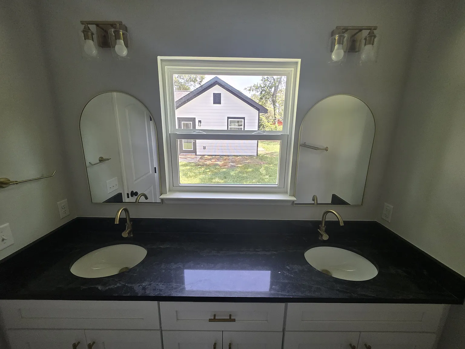 4 bed, 3.5 bath, 1750 sqft, $2,700 — Photo 3