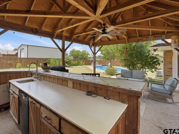 130 Mulberry St, Van, TX 75790