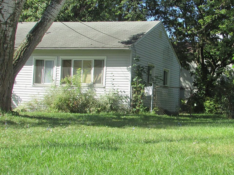 1st image of 31912 Roscommon St