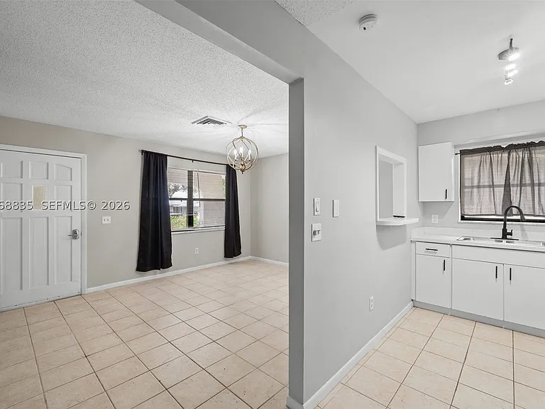 3317 NE Jeannette Dr — Photo 6