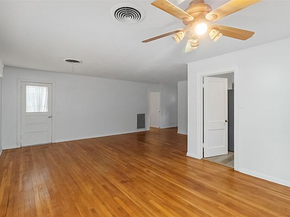 5th image of 709 NE Tiger Ln