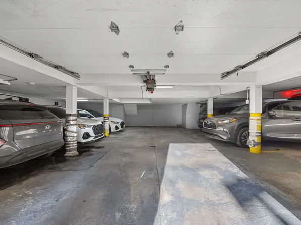 2881 Cropsey Avenue image 23 of 25