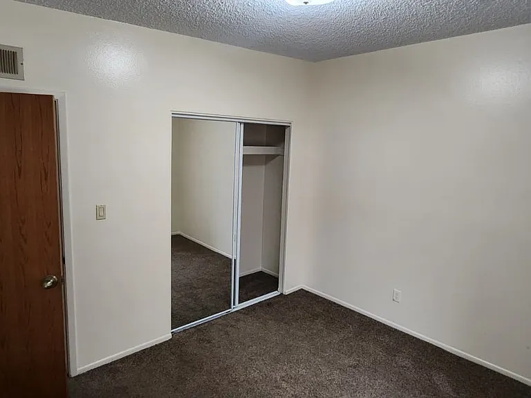 424 E Frost Cir #424 — Photo 3