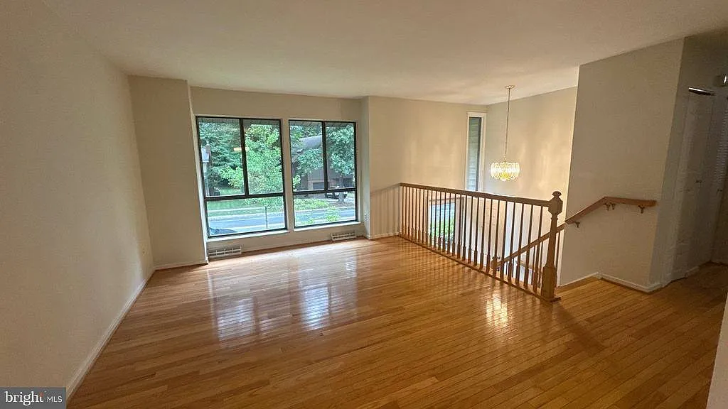 3 bed, 2228 sqft, $3,200 — Photo 3