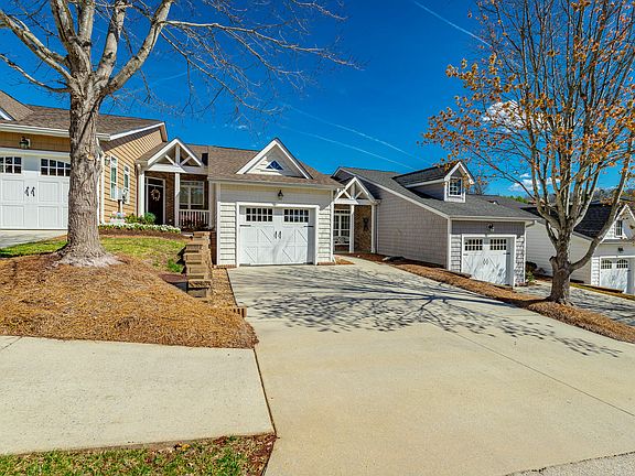 3rd image of 35 Hillhouse Ln
