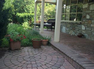 2701 Barry Ln, Huntingdon Valley, PA 19006