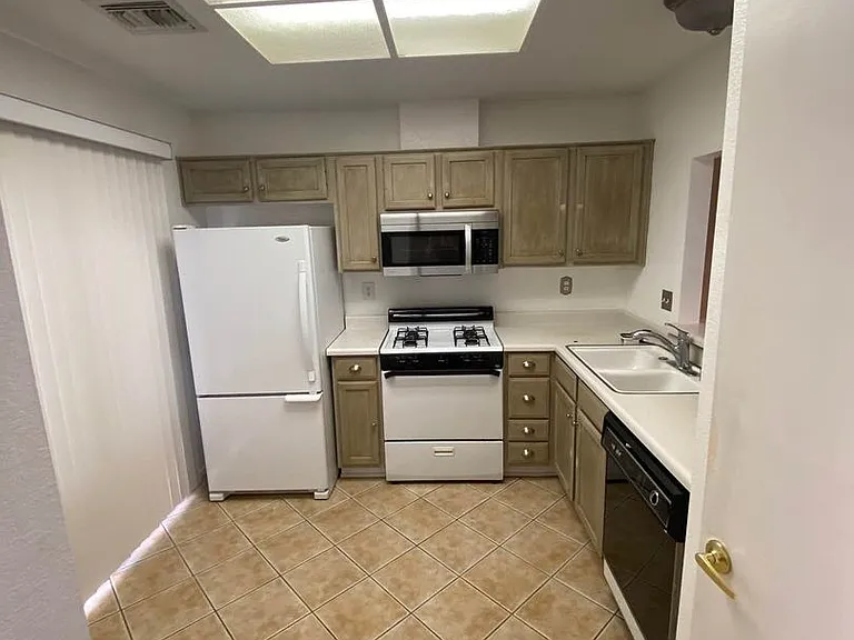 9033 Gemstone Dr — Photo 11