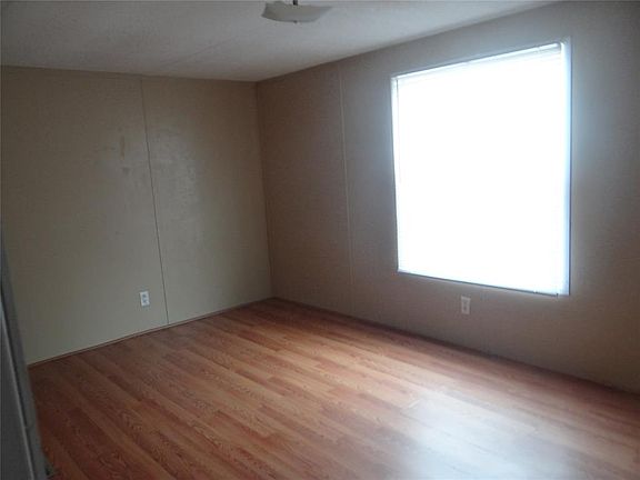 4th image of 613 Park Creek Ave