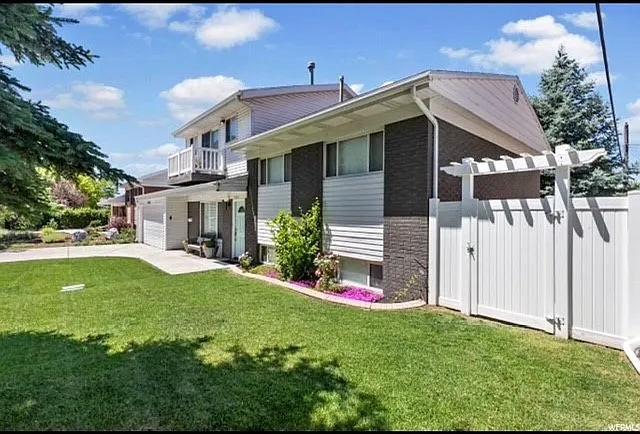 4220 S Monarch Way