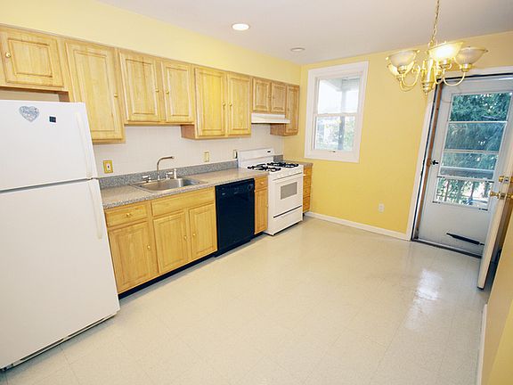 2nd image of 122 Highpoint Ave