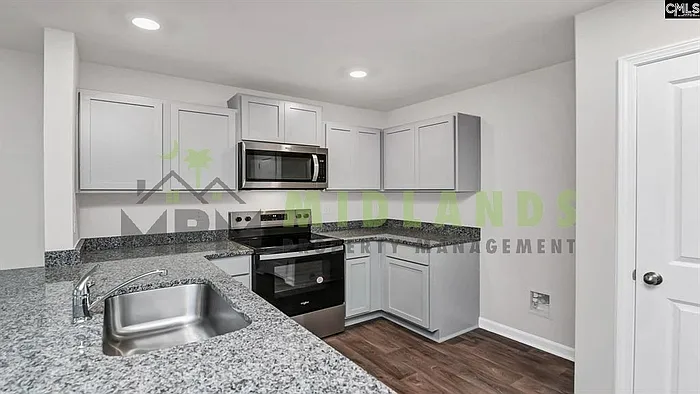 3 bed, 2.5 bath, 1418 sqft, $1,800 — Photo 3