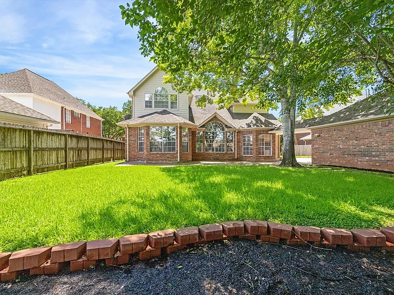 2715 Oakland Dr — Photo 33