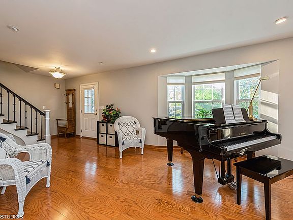4th image of 1913 McRae Ln