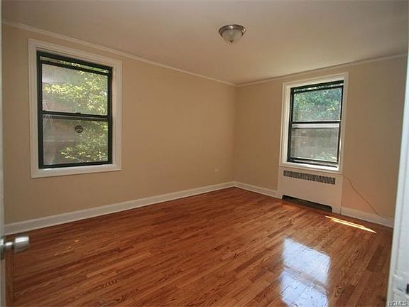 2nd image of 122 Larchmont Acres APT D