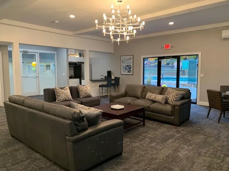 Yarmouth Pointe Apartment Homes — Photo 6