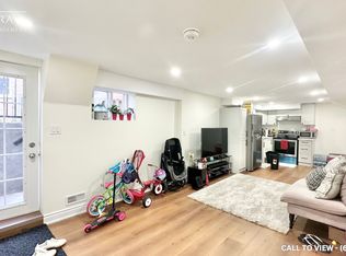 304 Reading Pl #2, Newmarket, ON L3Y6H5