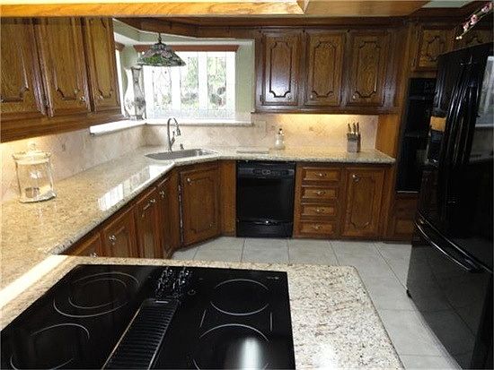 5th image of 22435 Bucktrout Ln