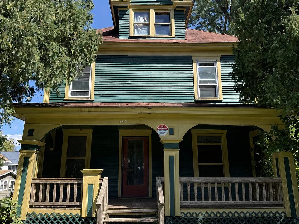 703 Valley Dr