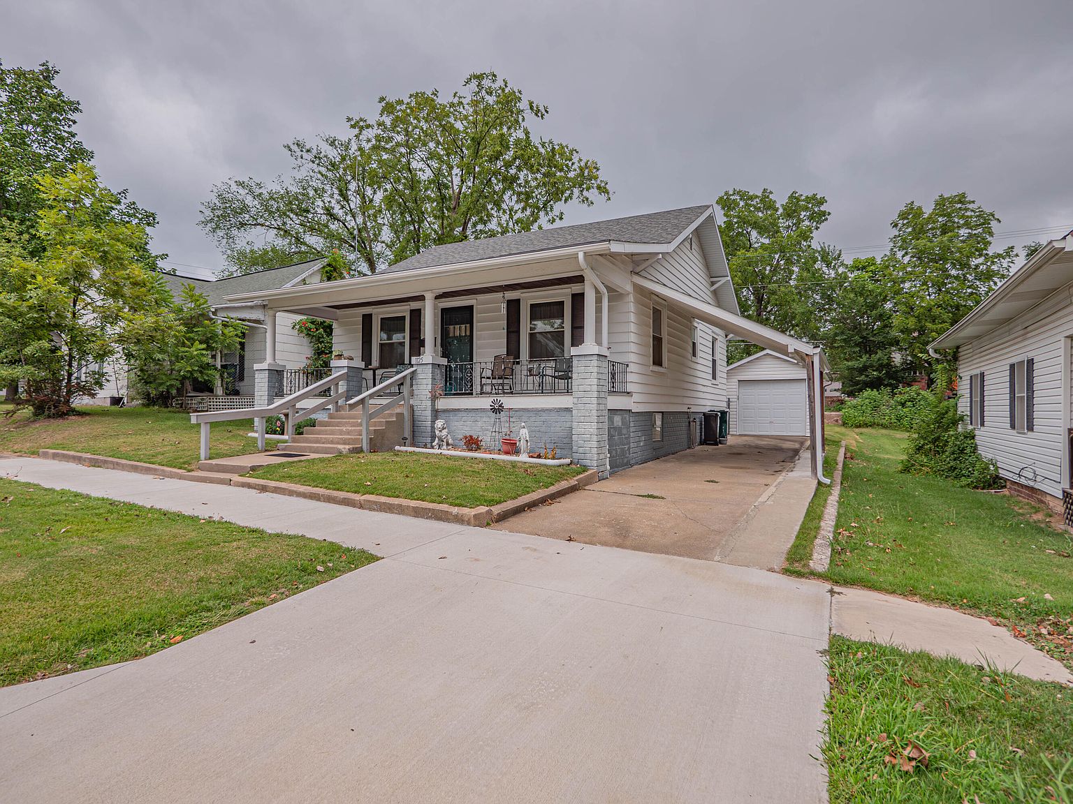 1125 Bond St, Moberly, MO 65270 Zillow