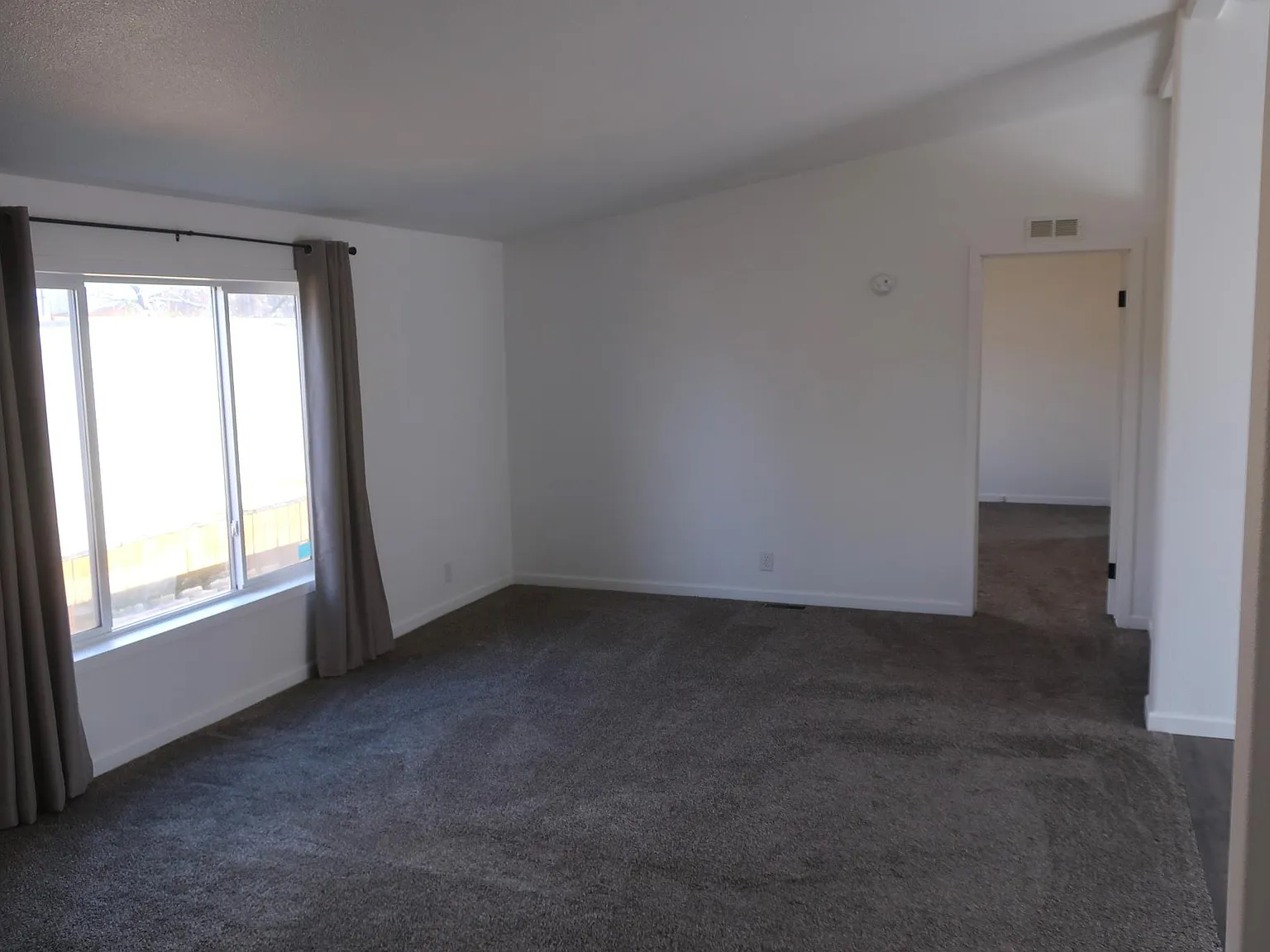 3 bed, 1404 sqft, $2,300 — Photo 3