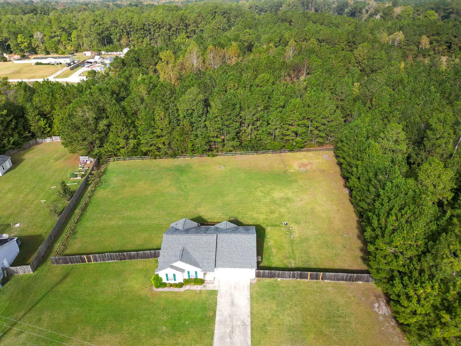 3 bed, 2.0 bath, 1235 sqft, $1,695 — Photo 3