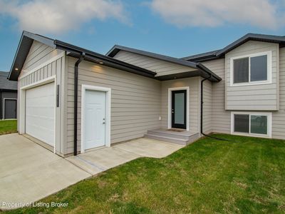3451 Calvin Dr, Dickinson, ND, 58601