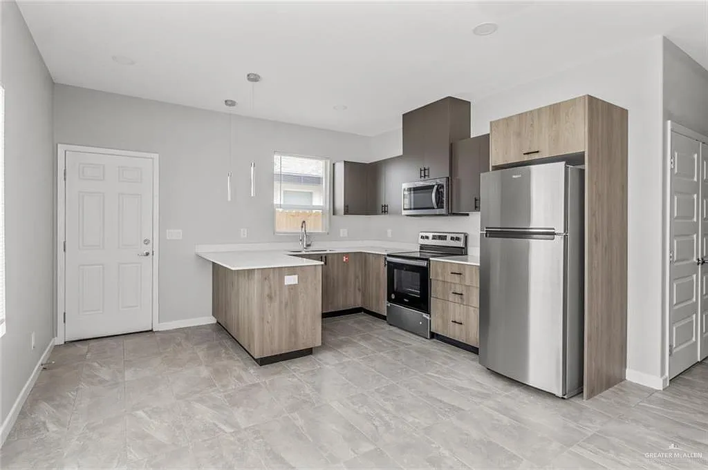 901 Sugar Dr — Photo 4