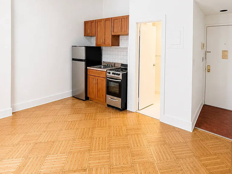 5 W 16th St #6 — Photo 2