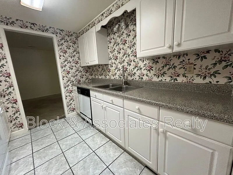 3 bed, 2.5 bath, $1,745 — Photo 3