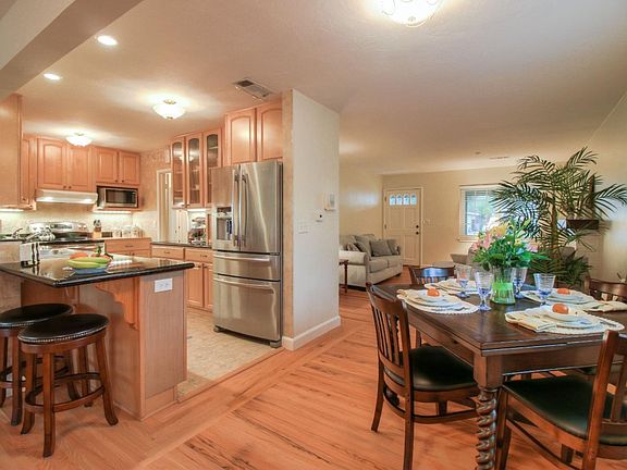 5th image of 2079 Laurelei Ave