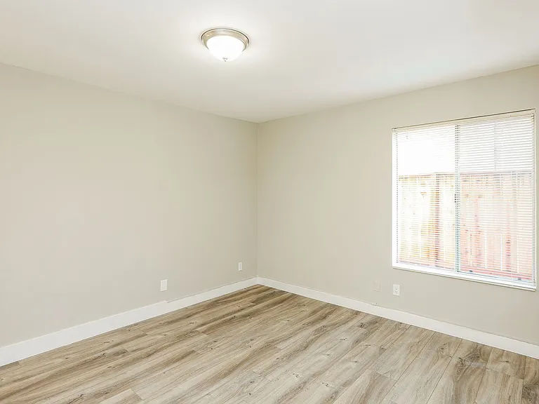 1400 Creekside Apartments CDM — Photo 24