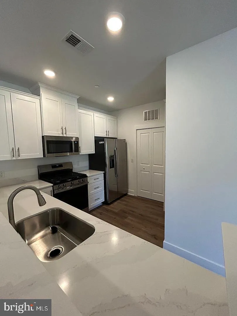 2 bed, 2.0 bath, 1250 sqft, $2,650 — Photo 3