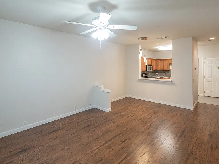 2215 Canterbury Park Dr — Photo 5